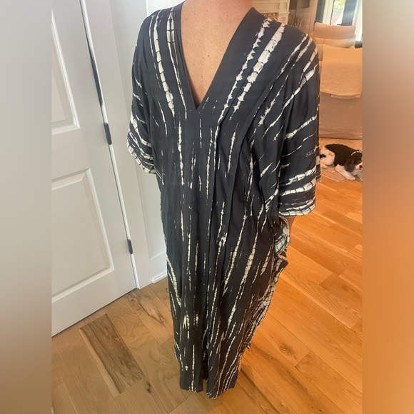 Mahisi black and white kaftan dress - Picture 2 of 6